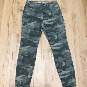 Camouflage pants size 9